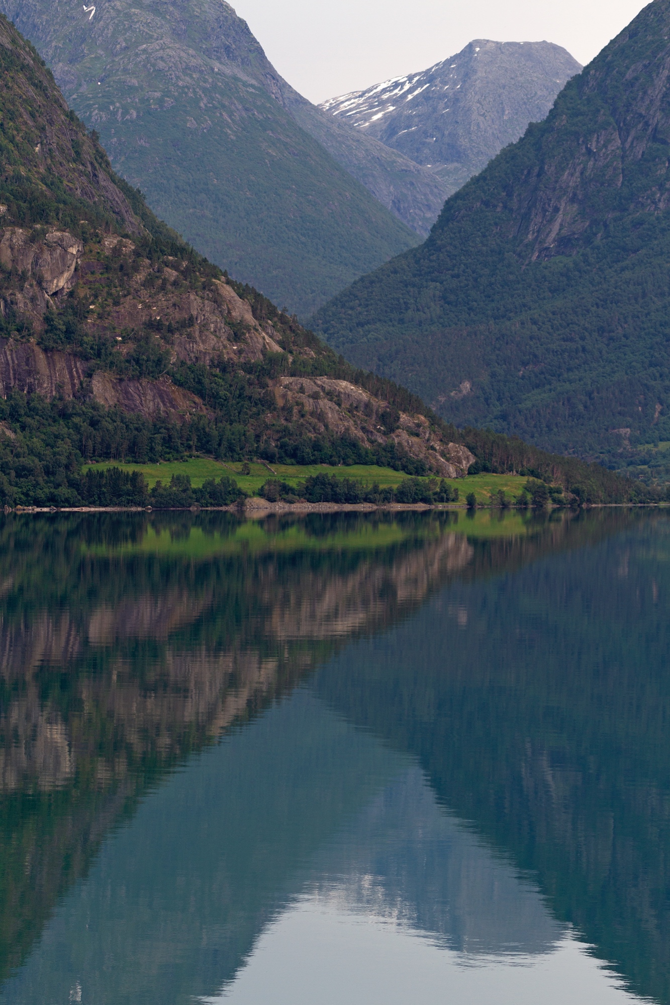 Oppstrynvatnet