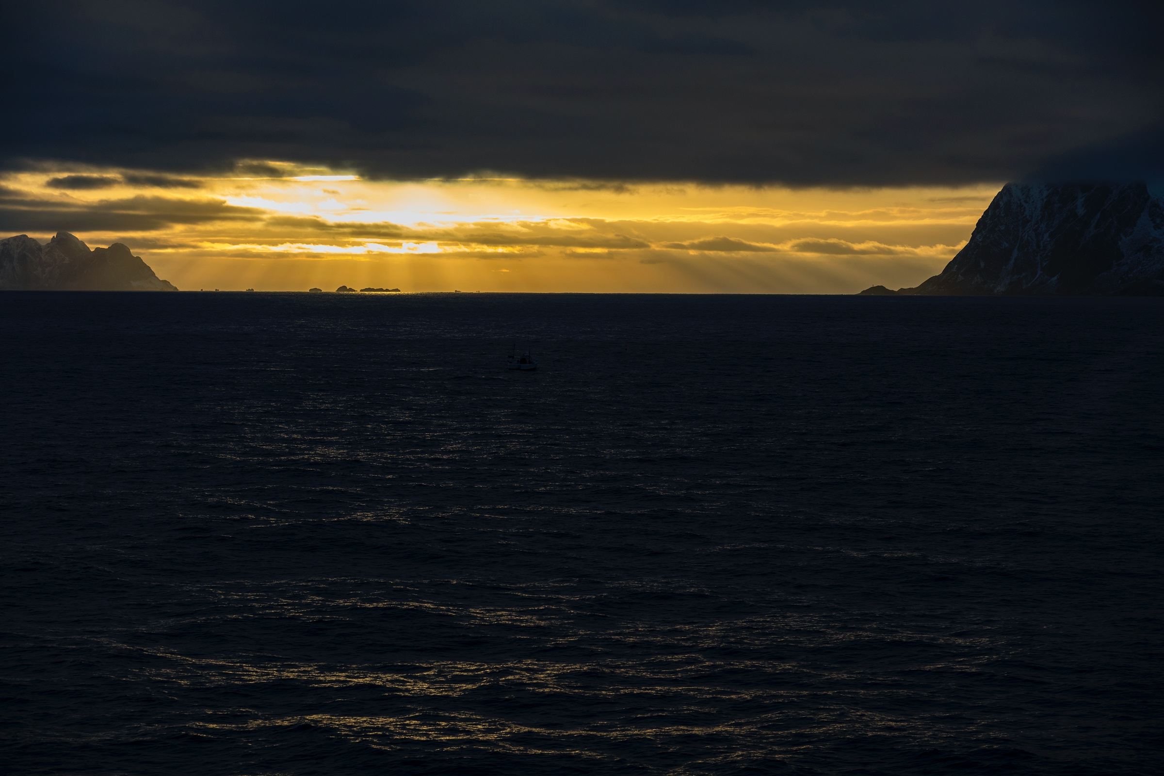 dramatischer Sonnenuntergang, Lofoten, Norway