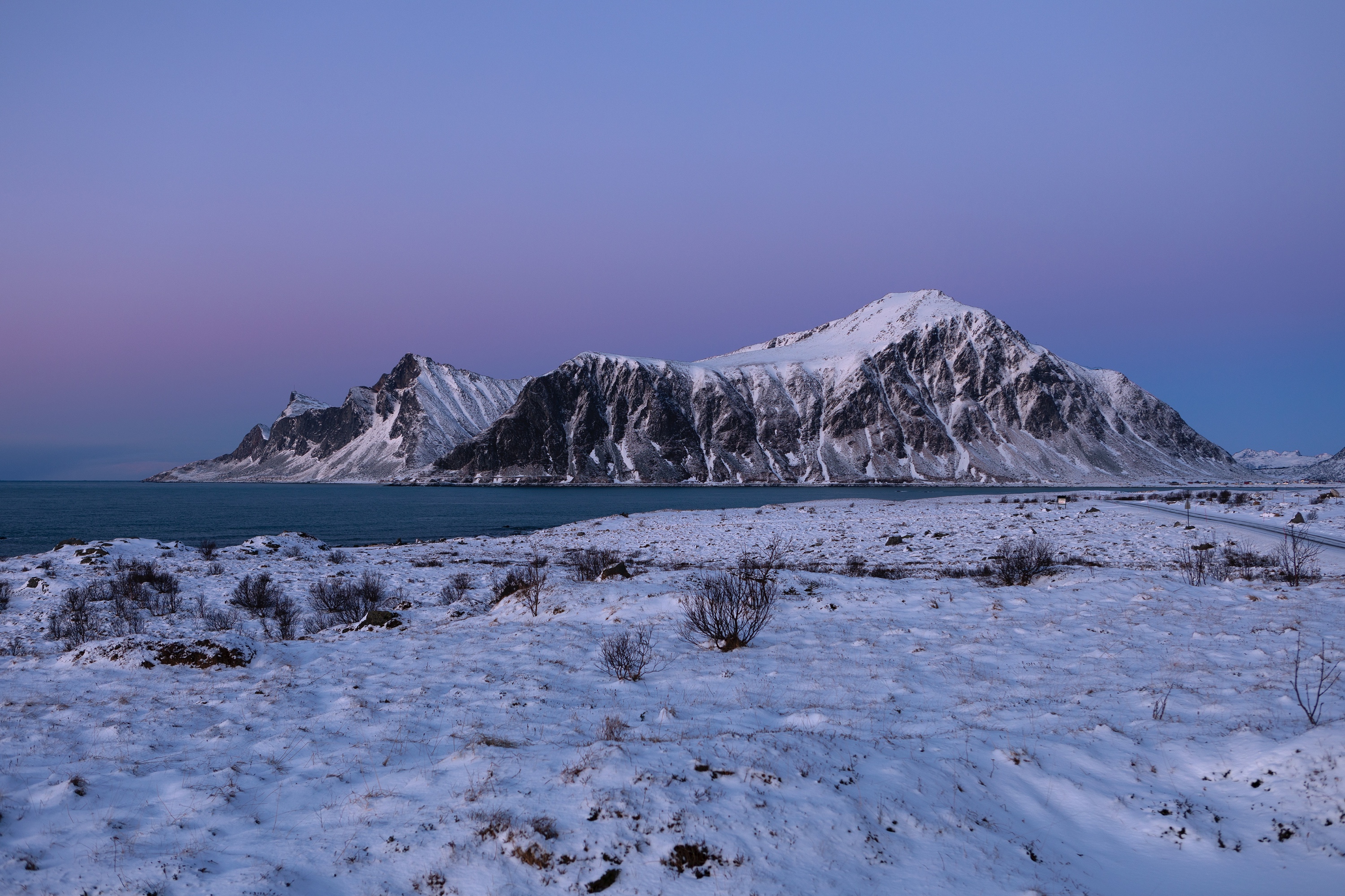 Berg Hustinden bei Flakstad, Lofoten, Norwegen