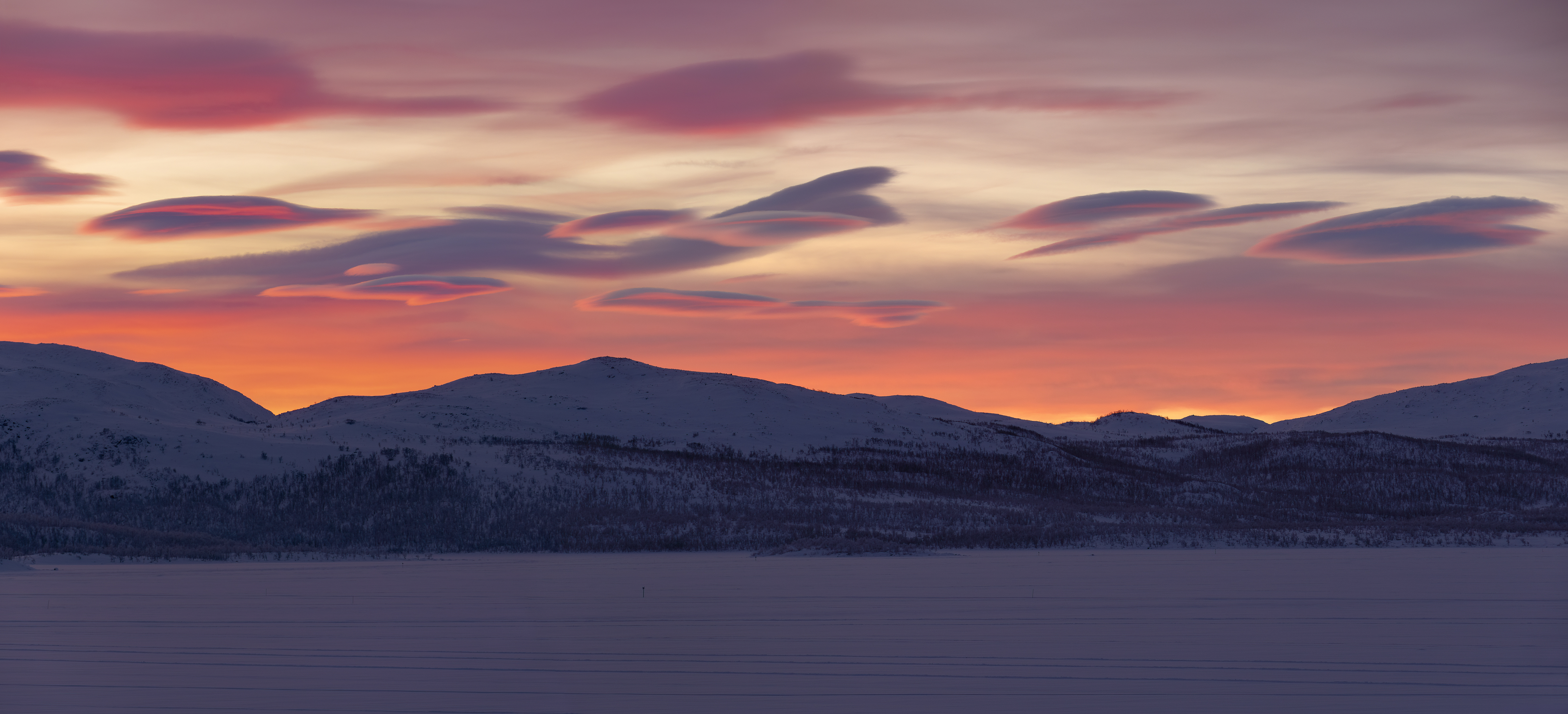 Wolken zur Abenddämmerung, Kilpisjärvi, Finnland